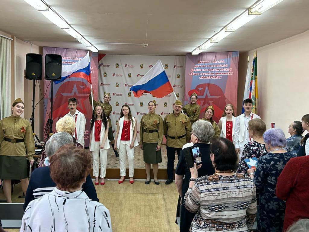 5 мая накануне празднования главного события страны – Дня Великой Победы артисты Досугового центра «Комсомолец» поздравили ветеранов войны и труда Заводского района г. Новокузнецка с праздником мужества и героизма!