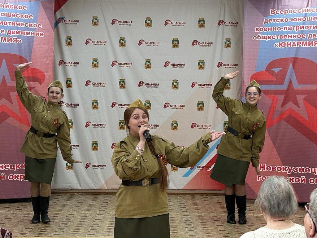 5 мая накануне празднования главного события страны – Дня Великой Победы артисты Досугового центра «Комсомолец» поздравили ветеранов войны и труда Заводского района г. Новокузнецка с праздником мужества и героизма!