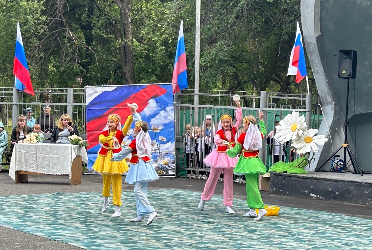 Праздничная программа «Огни родного города»