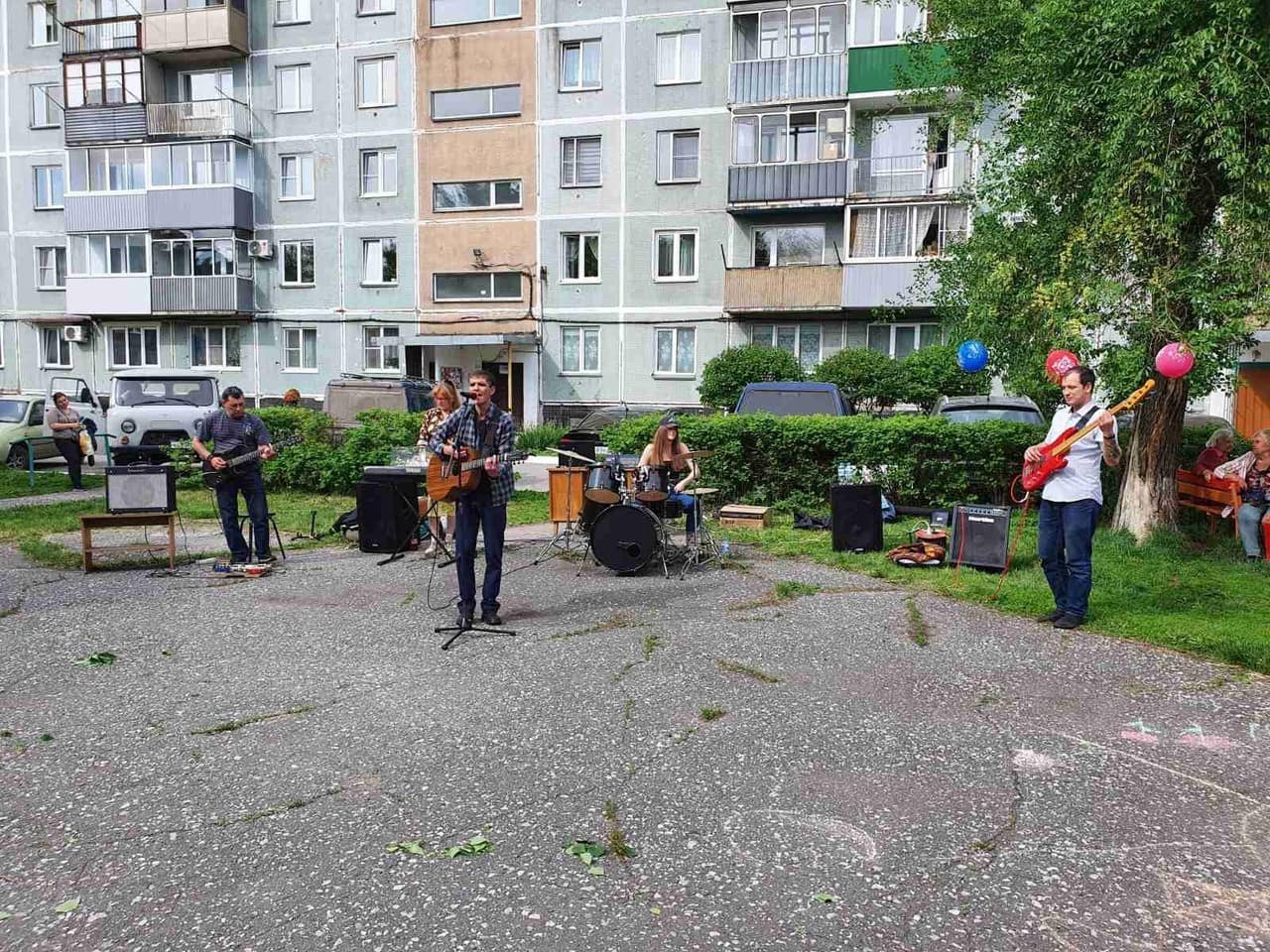 Поп-рок группа «Бонум Фатум» на празднике двора «День соседей».